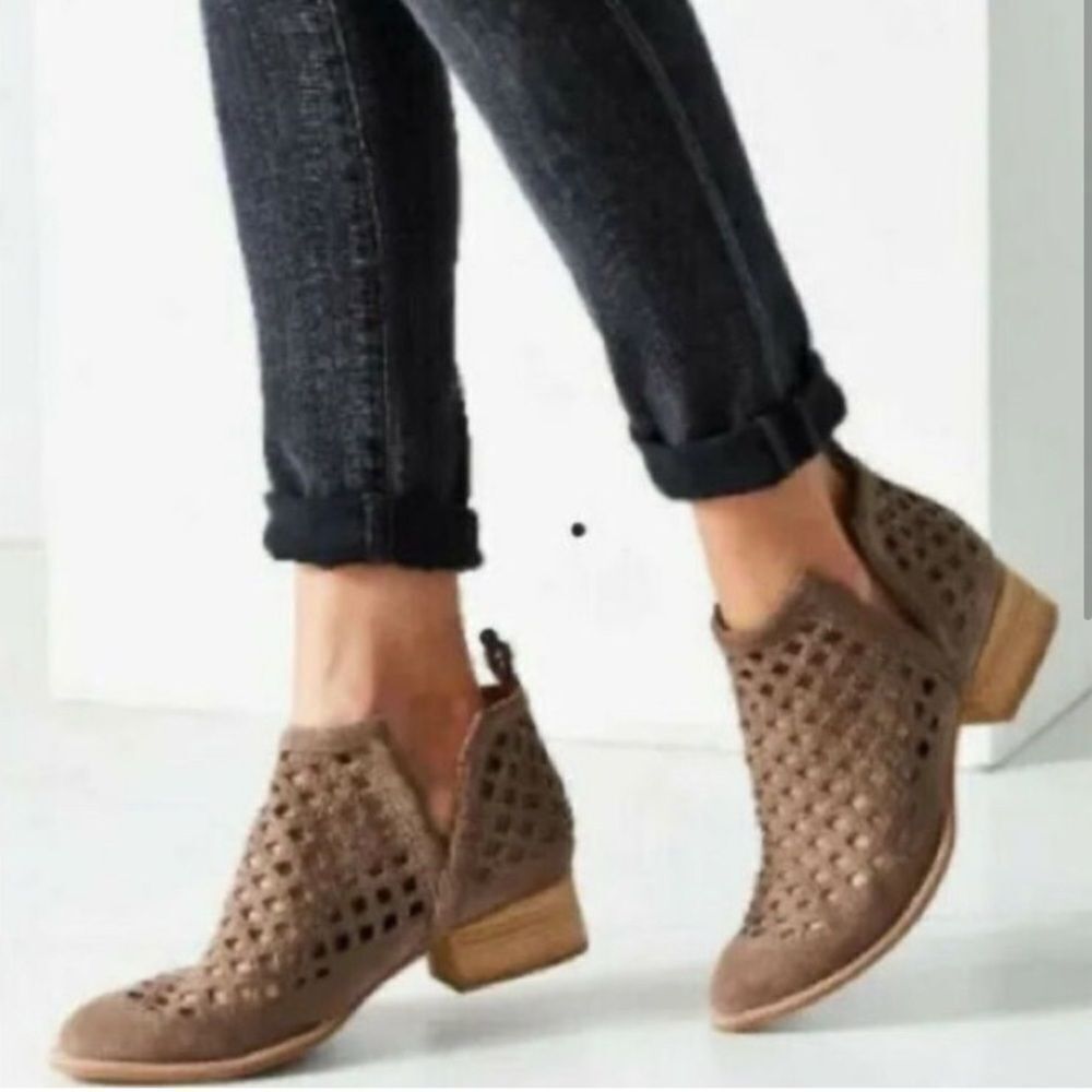 JEFFREY CAMPBELL Taggart Cutout Suede Leather Bootie Women's size 8.5
